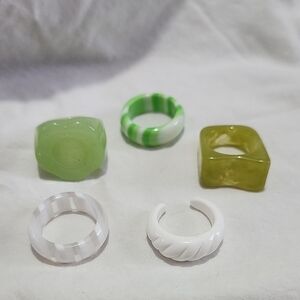 Trendy Green and White Resin Rings Set